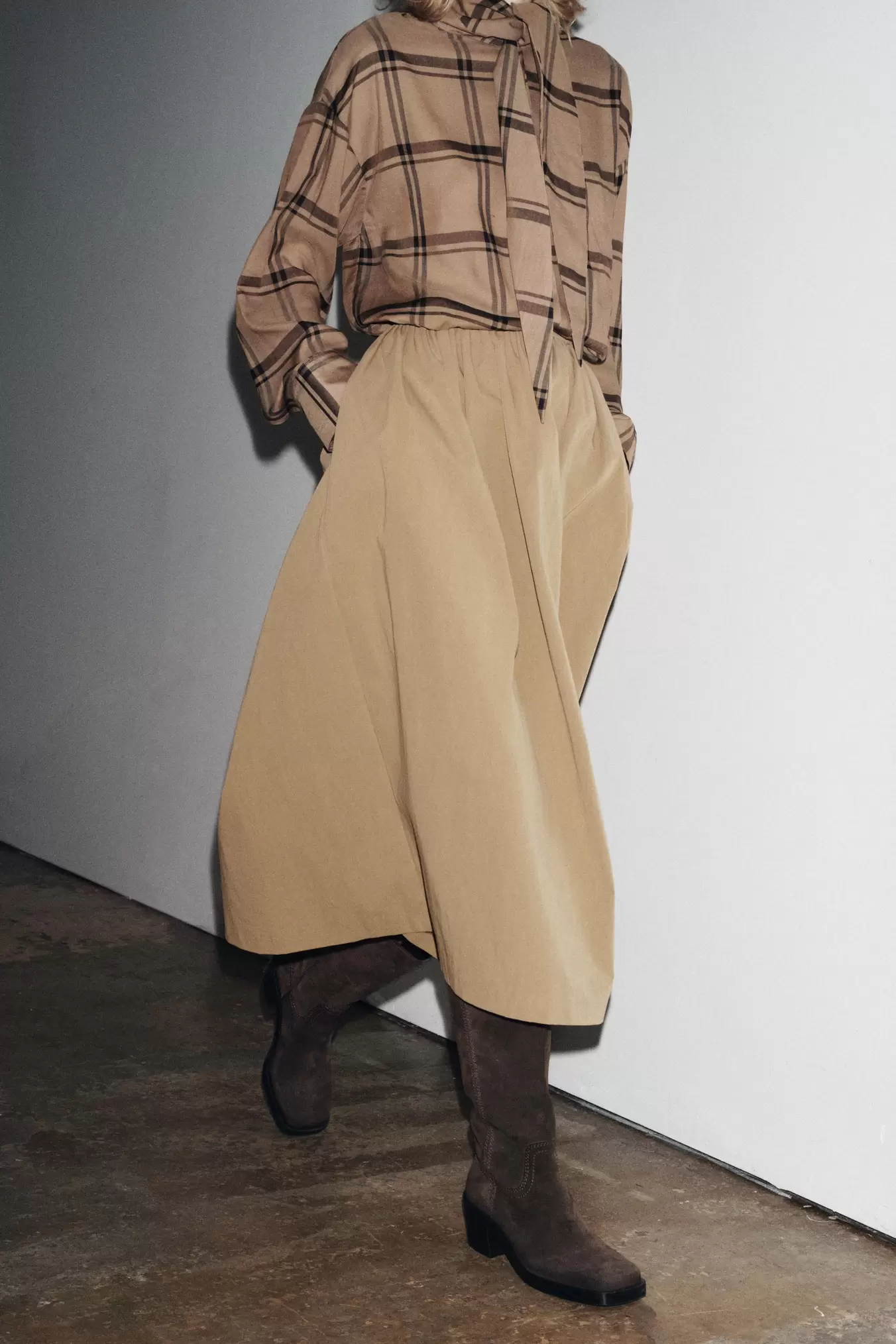 ZARA COLLECTION MIDI SUKŇA ZVLNENÁ
