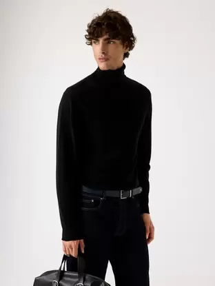 Wool-blend turtle neck sweater