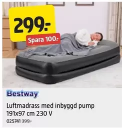 Luftmadrass med inbyggd pump