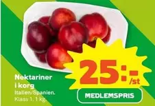 Nektariner i korg