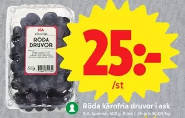 Röda kärnfria druvor i ask