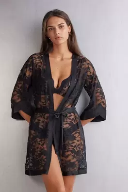 Kimono i spets och satin The Art of Romance