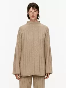 Ribbstickad tröja i kashmir och ull