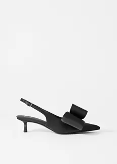 Pumps i satin med rosetter
