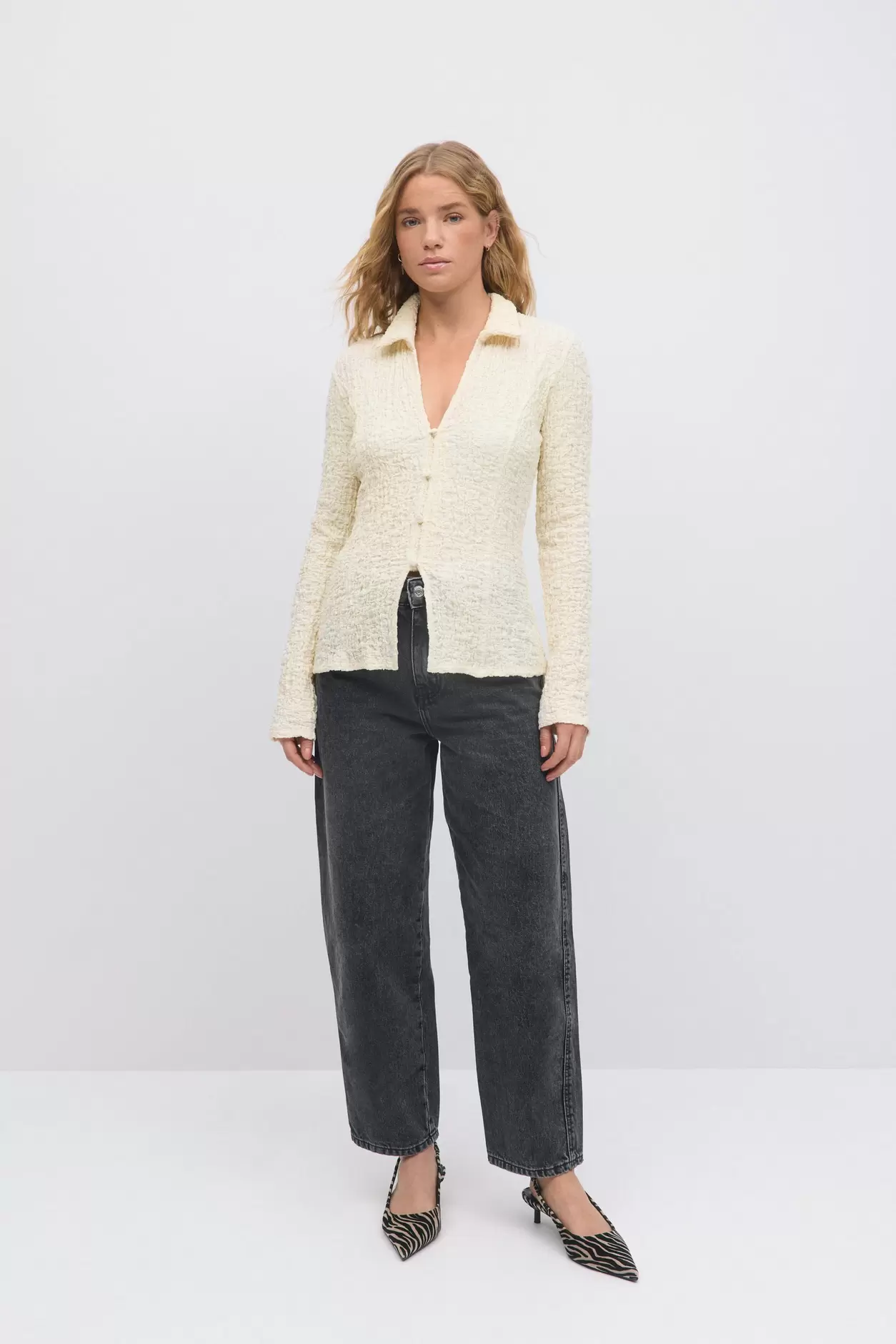 Textured collar top