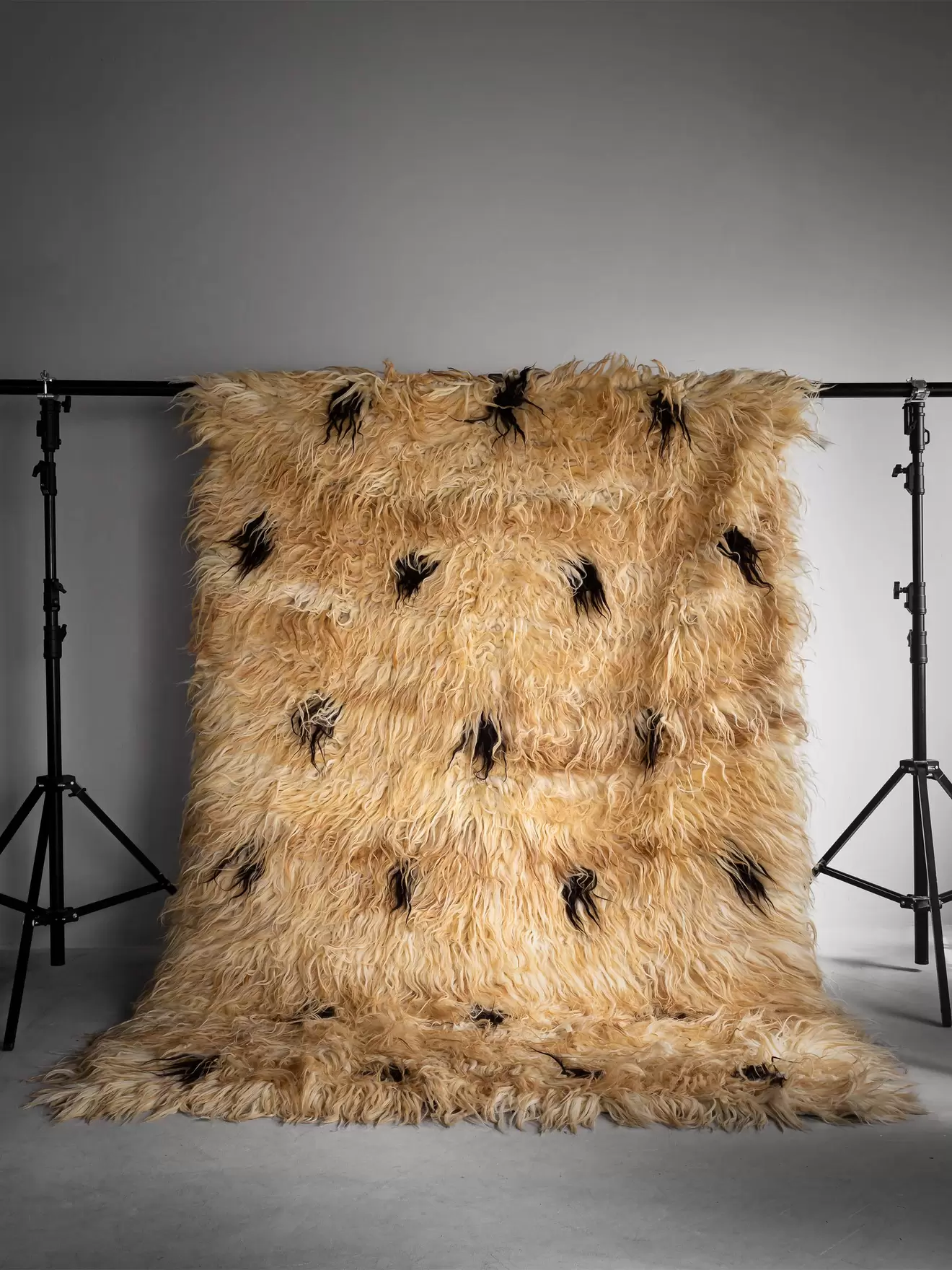 SAMPLE SALE - Fuzzy Shepherd Rug - Dot - 200 x 300 cm