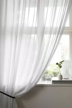 Gardin Lyx Hotellvoile Vit finns i två storl: