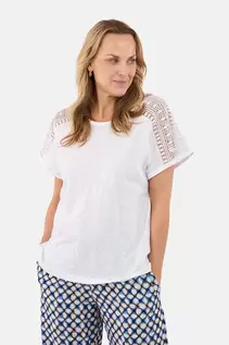 Kortærmet T-shirt - Hvid - Blondeærmer