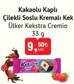 Kakaolu Kaplı Çilekli Soslu Kremalı Kek