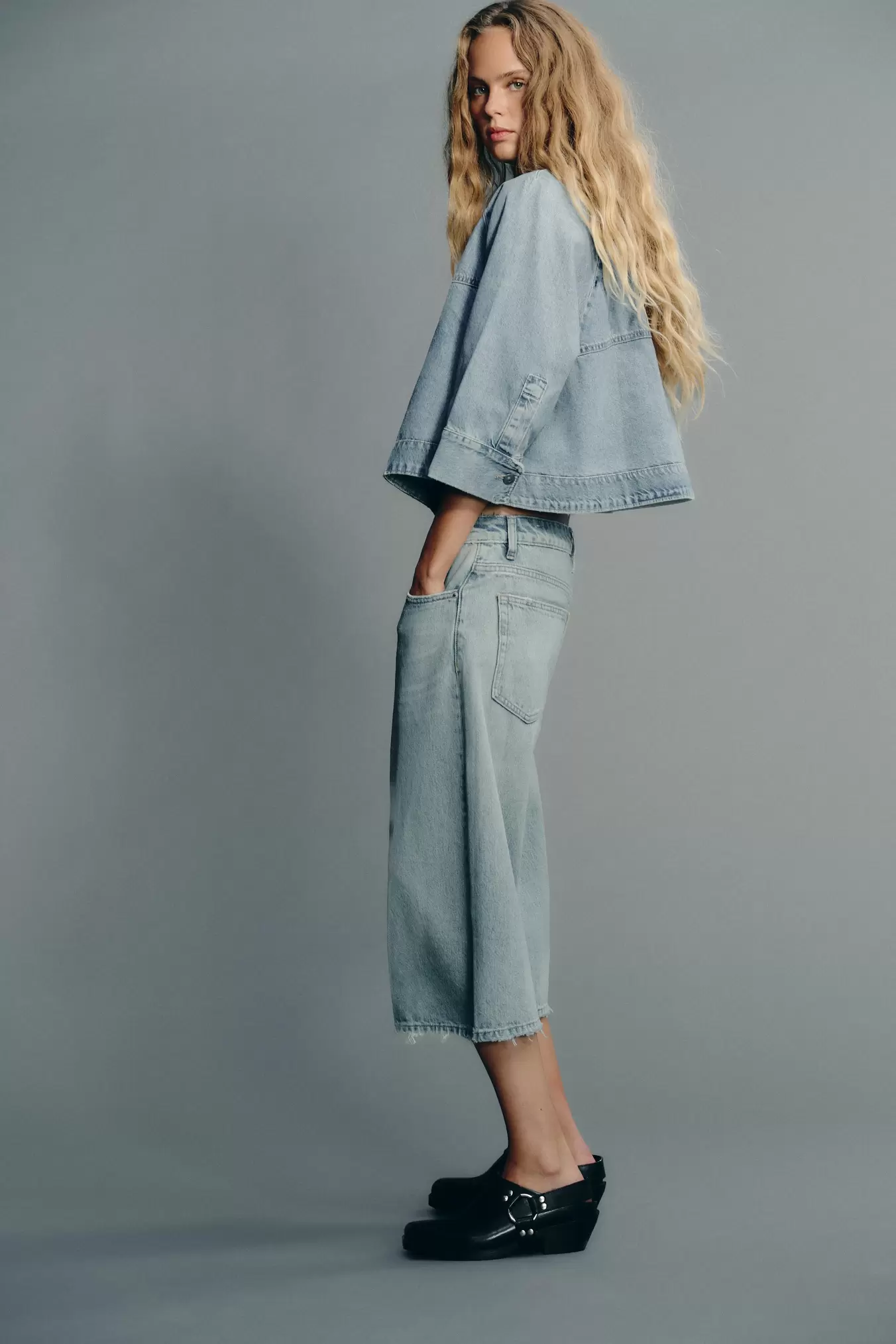 LOW-RISE RIPPED TRF DENIM JORTS BERMUDA SHORTS
