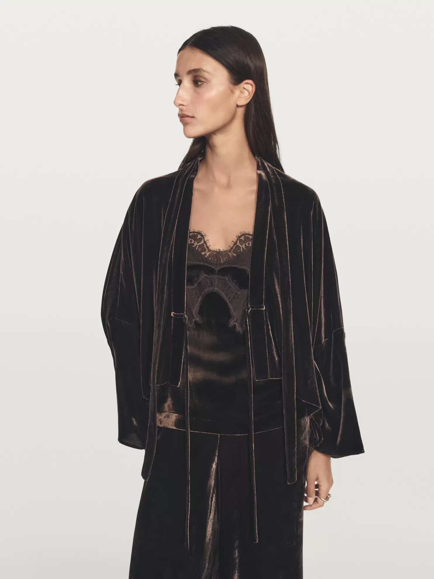 Fular detaylı kadife kimono