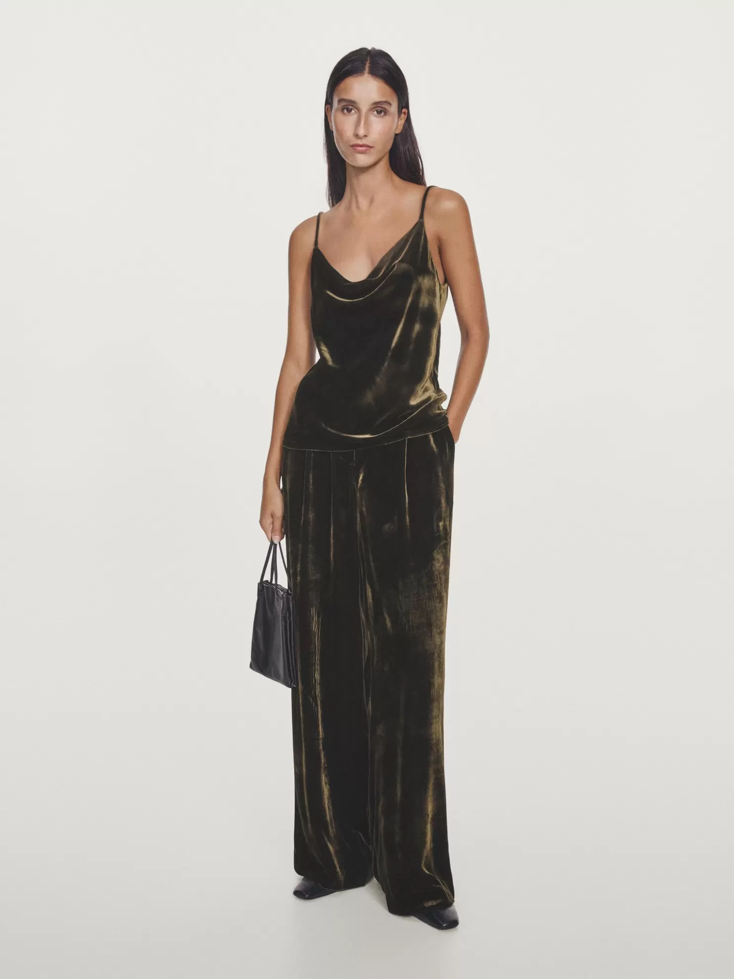 Elastik detaylı pilili geniş paça kadife pantolon