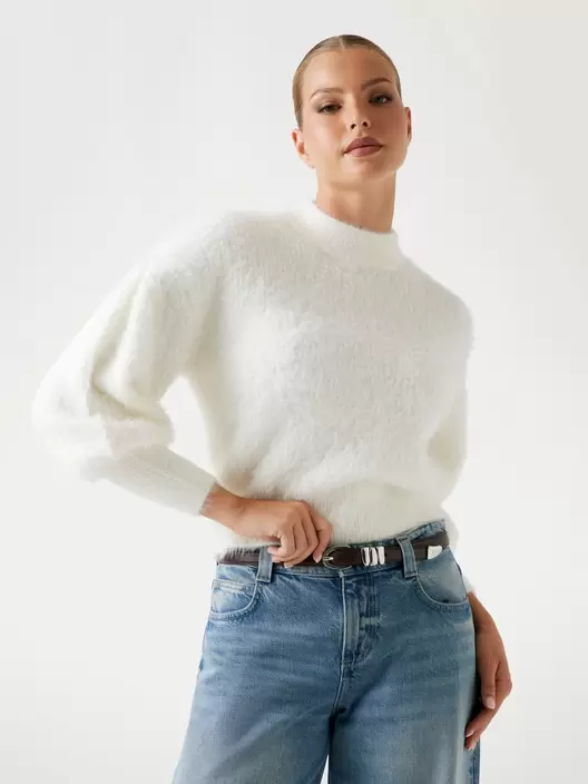 Jersey de hilado peludo con cuello redondo