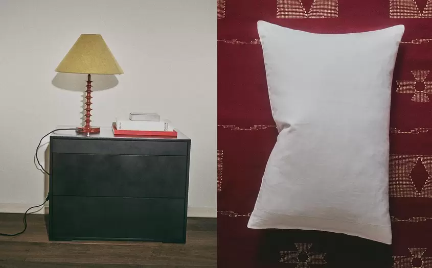 AHŞAP METAL KOMODİN, MASA LAMBASI VE GEOMETRİK DESENLİ HALI