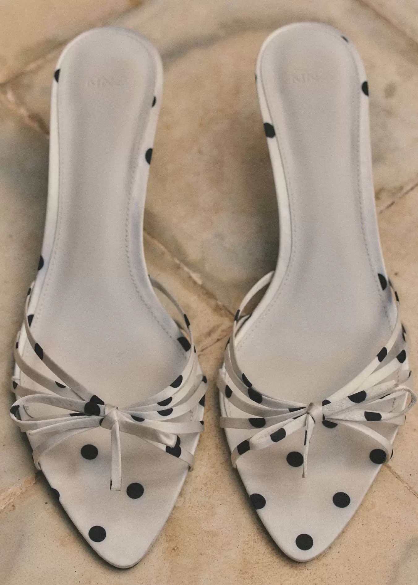 Puantiyeli bantlı sandalet