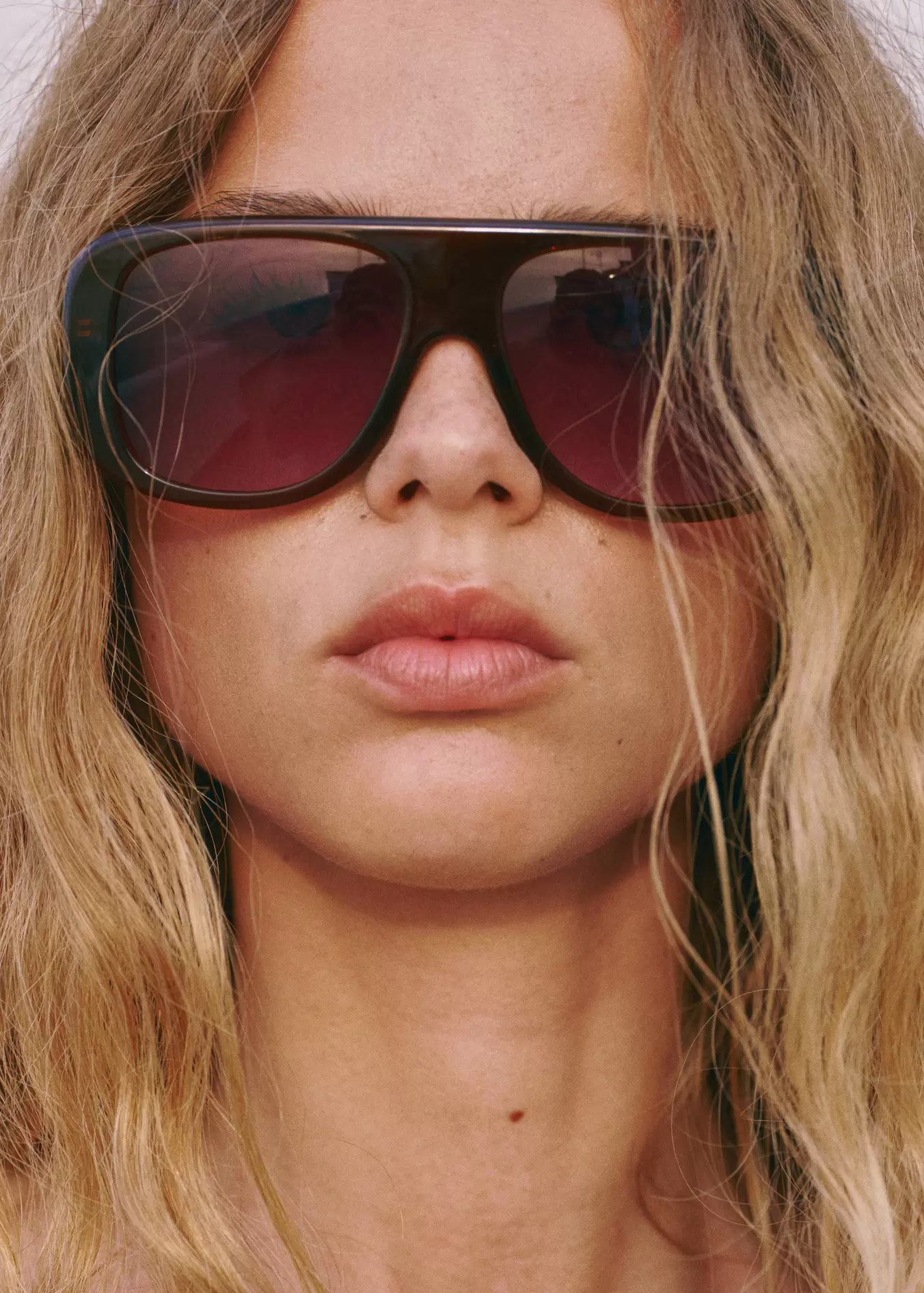 Aviator sunglasses with plastic frame