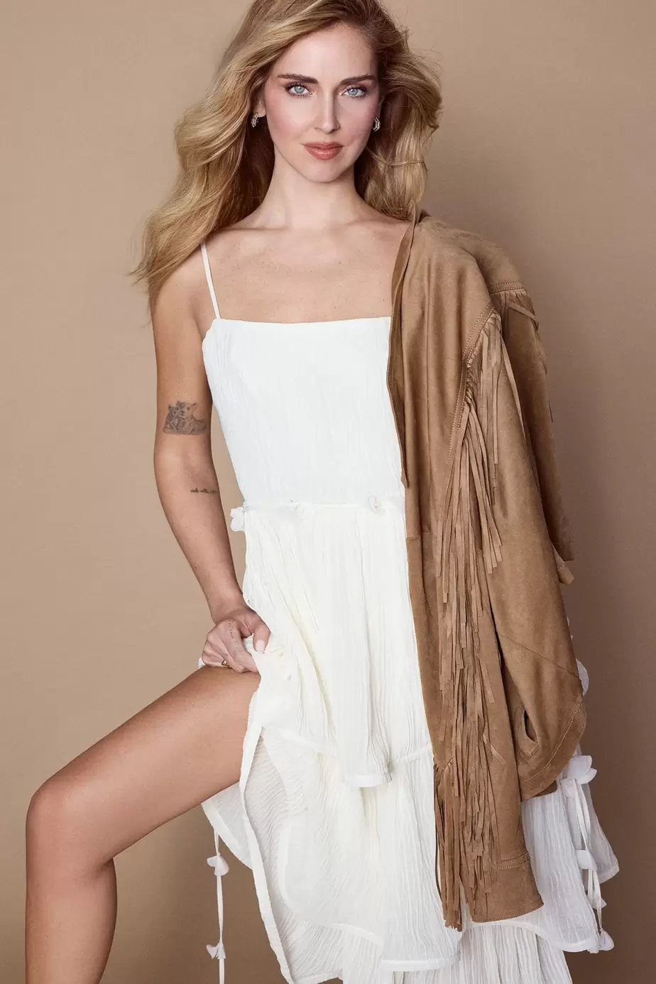 Vestido midi de gasa con volantes