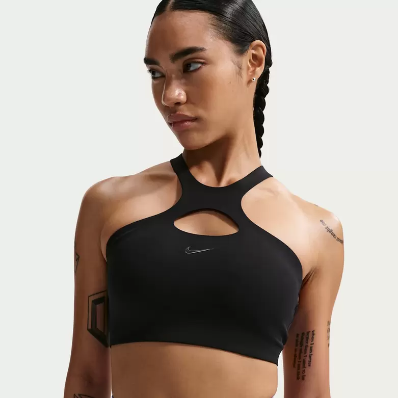 Nike Universa