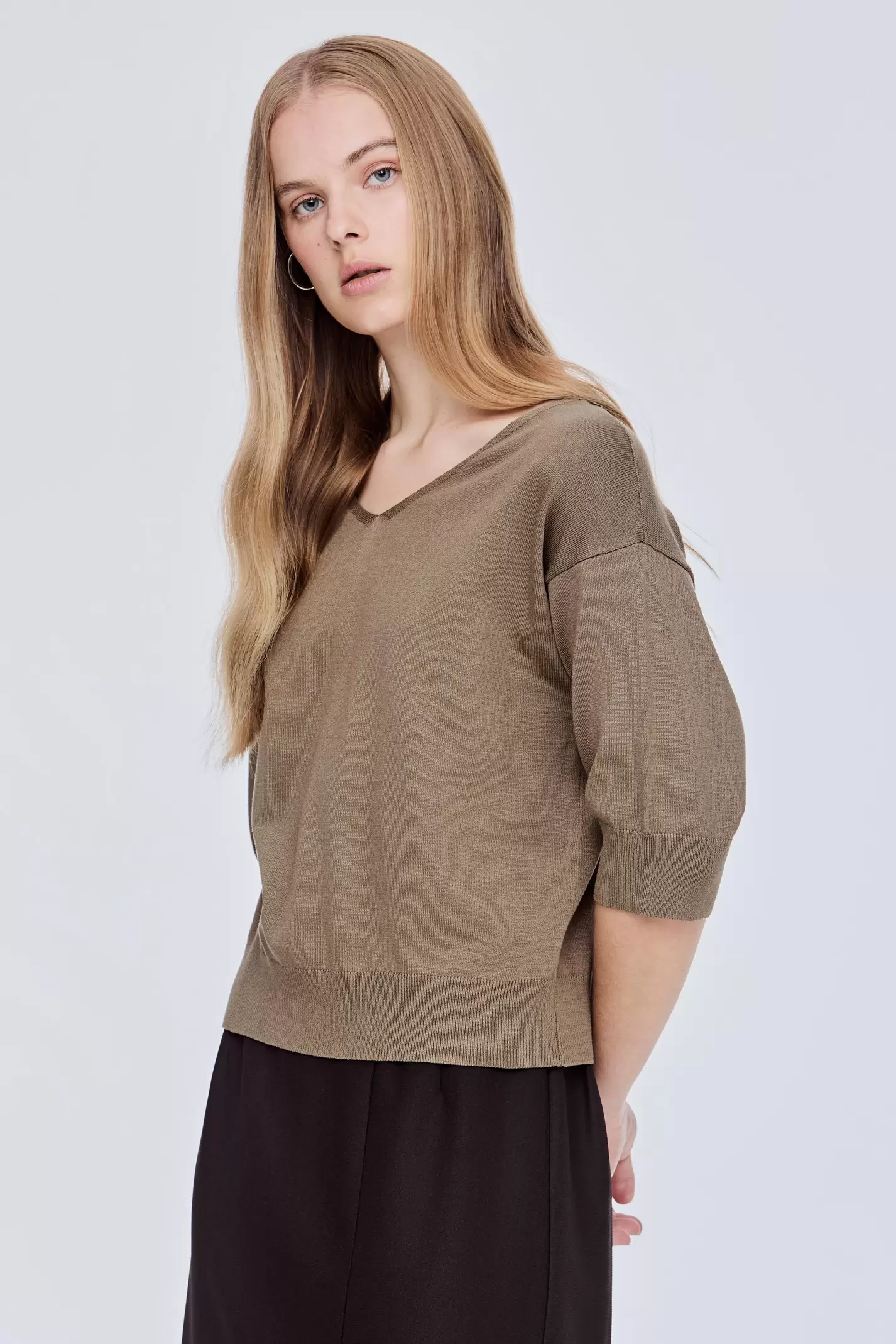 Wide-V Relax Top