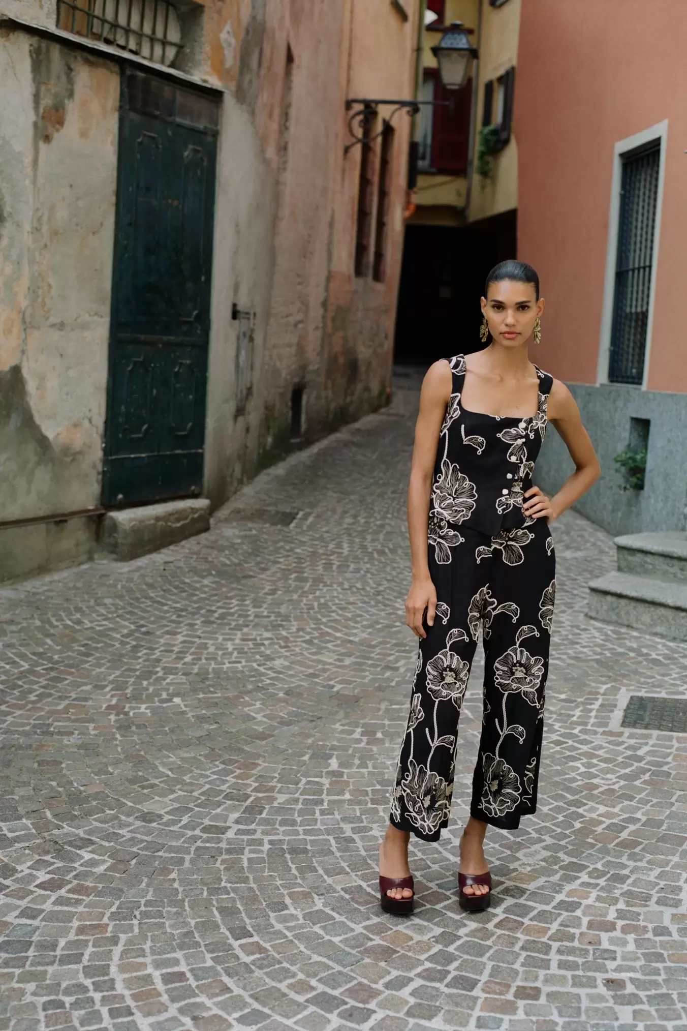 FLORAL EMBROIDERY JUMPSUIT