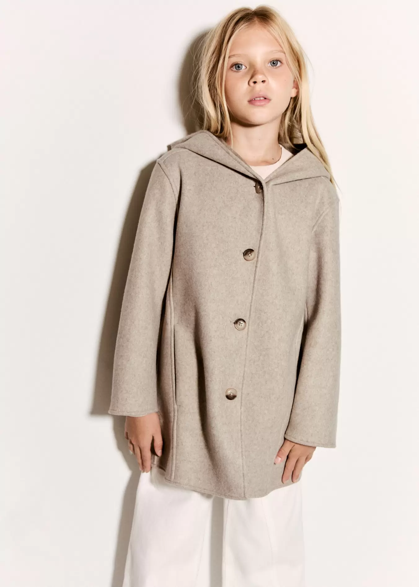 Cloth coat with pockets