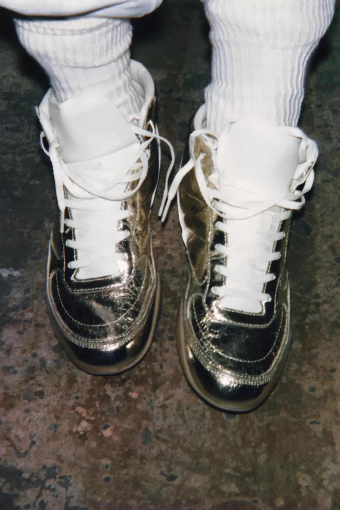 METALLIC-EFFECT HIGH-TOP TRAINERS