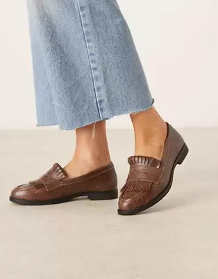 Glamorous fringed loafers in brown PU